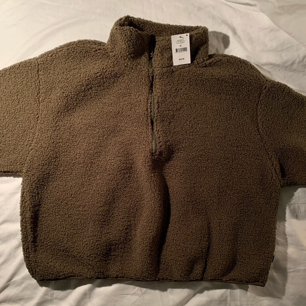 Brand new mossy green sherpa quarter zip pull over